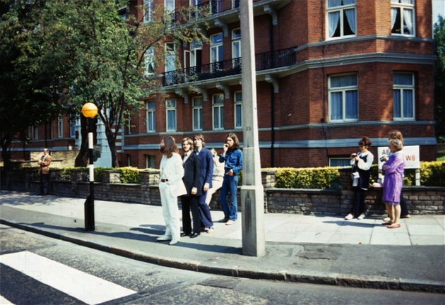 Beatles na přechodu tlačil čas, slavný obal vzbudil zvěsti o Paulově smrti