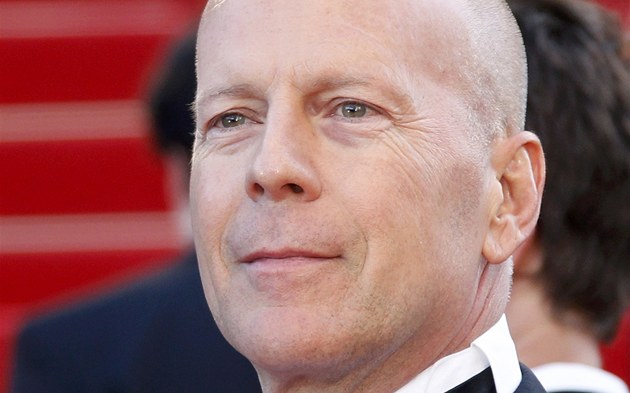 Bruce Willis trpí demencí, oznámila rodina. Kariéru ukončil loni kvůli afázii