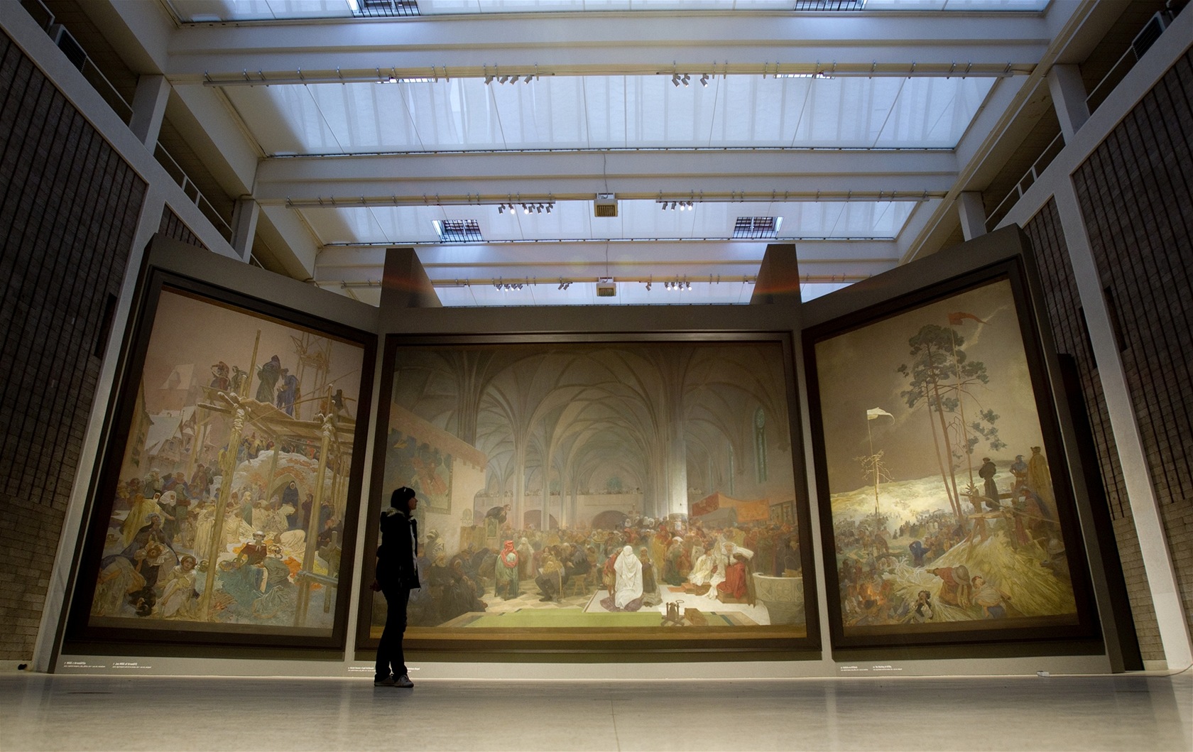 Slovanská epopej ve Veletr�ním paláci, na snímku triptych Kouzlo slova 