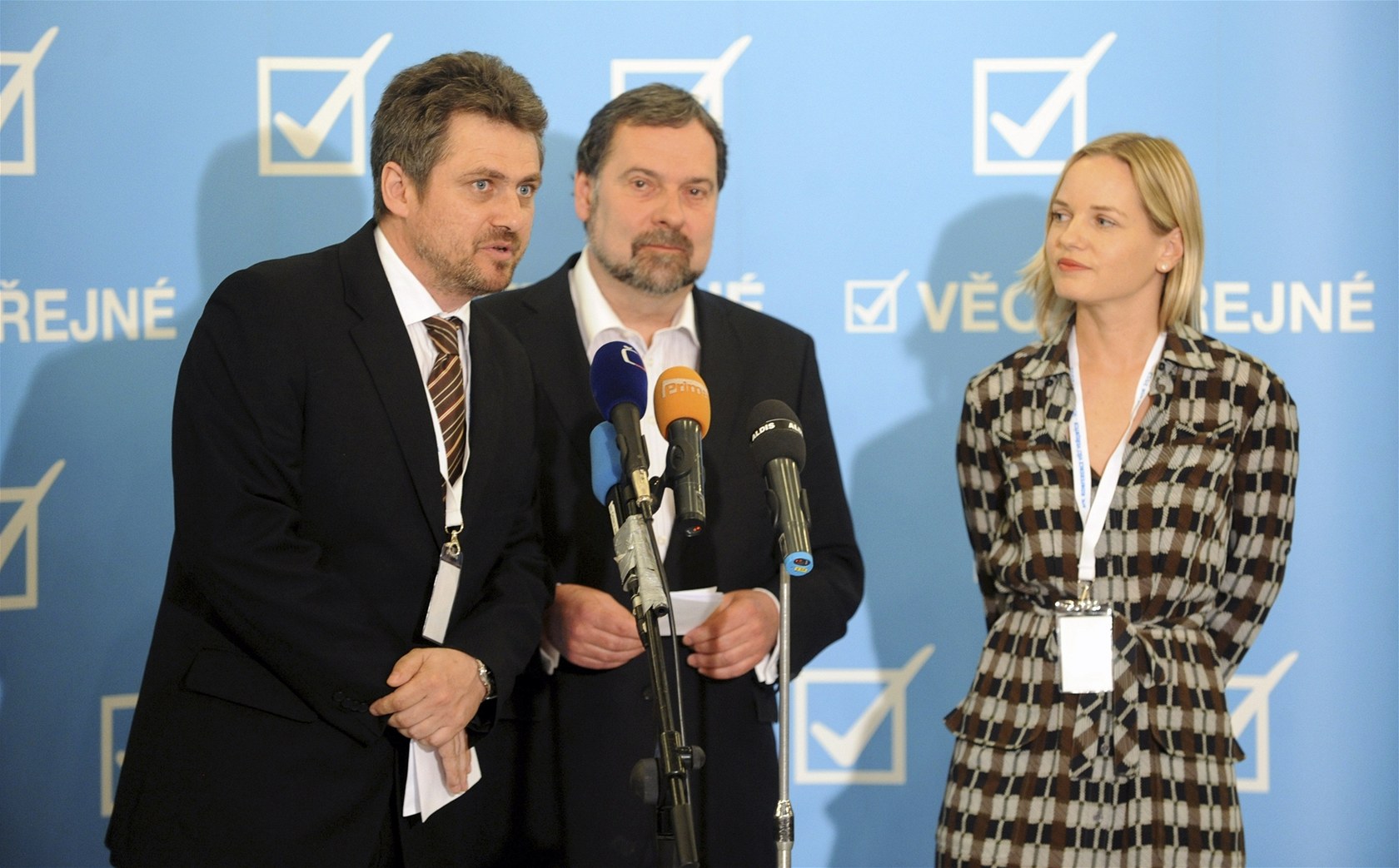 Místop�edseda strany Ji�í Kohout, p�edseda Radek John a místop�edsedkyn�