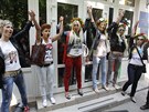 Aktivistky z hnutí Femen pichází k soudu v  Kyjev. Za prsaté protesty jim...