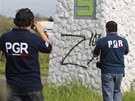 Federální agenti fotografují znak kartelu Zetas: "Z" na míst, kdy bylo