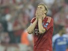 Anatolij Timouk z Bayernu Mnichov reaguje na promarnnou gólovou anci ve