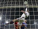 Gólman Chelsea Petr Čech musel zasahovat po akci Bayernu ve finále fotbalové