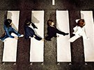 Beatles na pechodu v klasickém smru, ale z jiného úhlu