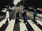 Beatles na pechodu Abbey Road v opaném smru