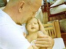 Bruce Willis a jeho dcera Mabel (10. kvtna 2012)
