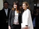 Carla Bruniová-Sarkozyová a nová první dáma Francie Valerie Trierweilerová...