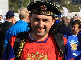 Ruský fanouek ped semifinále hokejového mistrovství svta proti Finsku.