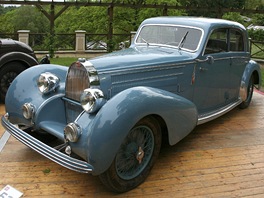 Bugatti 57 z roku 1938, objem 3 300 cm3, majitel Ladislav Samohýl