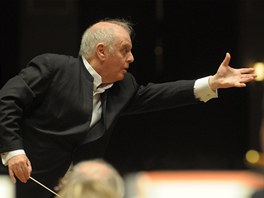 Daniel Barenboim pi zkouce Wiener Phillharmoniker na Praskm jaru 2012