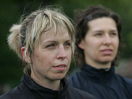 NAVRÁTILKYN. Kateina Kíová (vlevo) dostala povolávací dopis do basketbalové