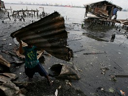 Pátení poár chudinské tvrti filipínské Manily zanechal na deset tisíc...