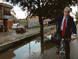 V dokumentu Urbanized vystupuje Enrique Penalosa Londono, kter je kolumbijsk