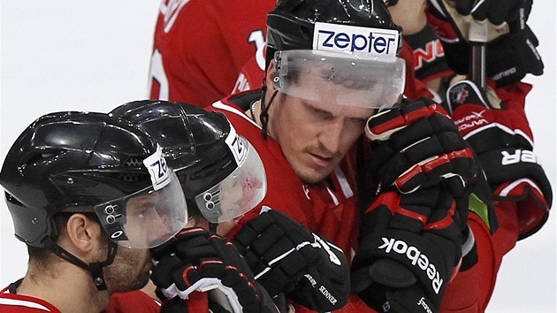 TO JSME TO ZPACKALI... Kanadští hokejisté smutní, ve čtvrtfinále je zaskočili