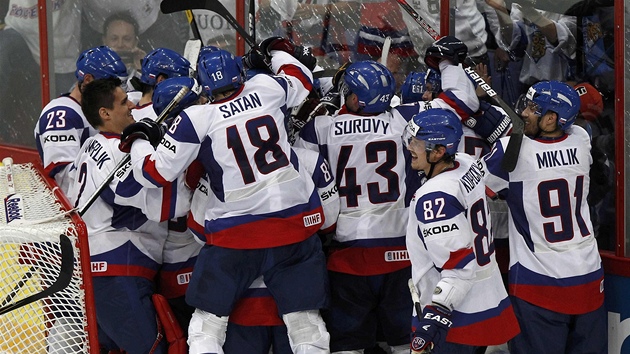 SENZACE. Podce�ovaný tým Slovenska pro�el a� do finále hokejového mistrovství