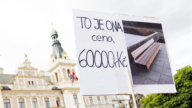 Demonstrace proti kácení v Tyrových sadech. (Pardubice, 15.5.2012)