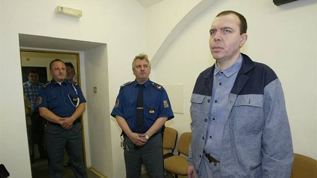 Zdenk Vocásek u soudu v mírovské vznici. V roce 1987 ubil dva dchodce a o...