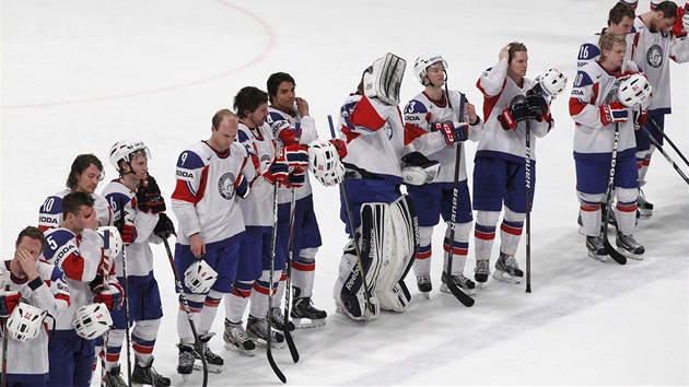 SMUTEK. Nortí hokejisté stojí na modré po tvrtfinálové poráce od Rus