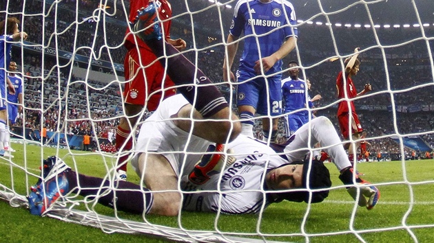 Gólman londýnské Chelsea Petr Čech po zákroku ve finále fotbalové Ligy mistrů proti Bayernu Mnichov.