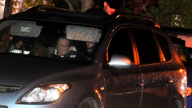 David Rath sedí v policejním aut veer po svém zadrení (15. kvtna 2012)