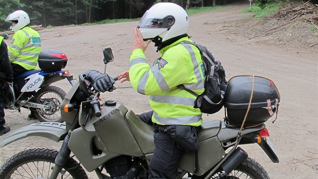 Policist mli pi ztahu v Beskydech k dispozici i ternn motocykly.