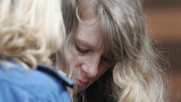 Romana Z. u královéhradeckého soudu p�ed vyne�ením rozsudku. (11. kv�tna 2012)