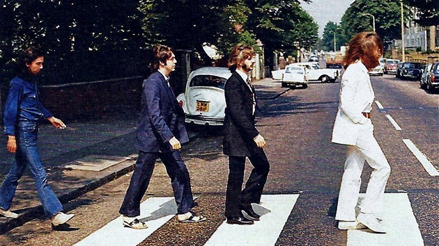 Beatles na pechodu v klasickém smru, ale z jiného úhlu