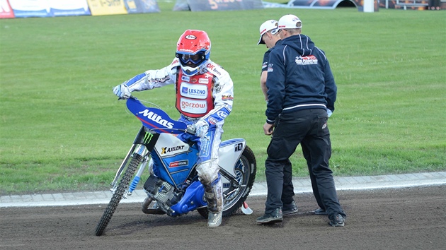 V�ECHNO SEDÍ? Poslední dola��ní p�ed startem, pozd�j�í vít�z Nicki Pedersen je...