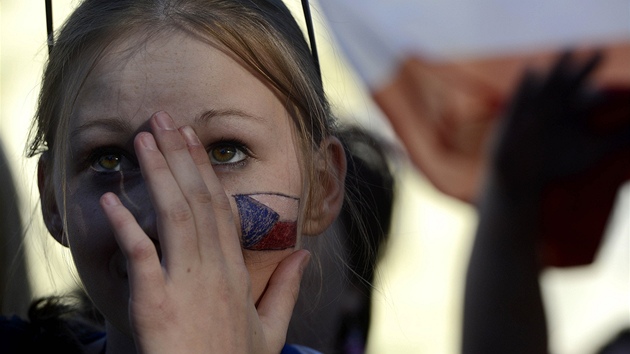 Emoce a následný smutek �eských fanou�k� na Starom�stském nám�stí.