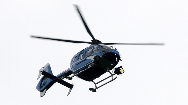 Při havárii vrtulníku nedaleko Českých Budějovic zemřeli dva lidé. Trosky