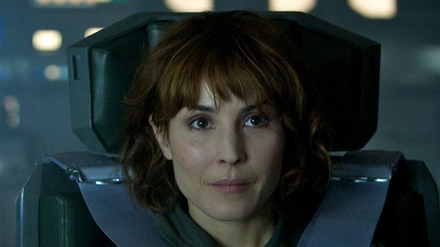 Z filmu Prometheus, Noomi Rapaceov jako vdkyn Elisabeth Shawov