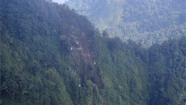 Ruský letoun Suchoj se zítil v horské oblasti u indonéského msta Bogor na...
