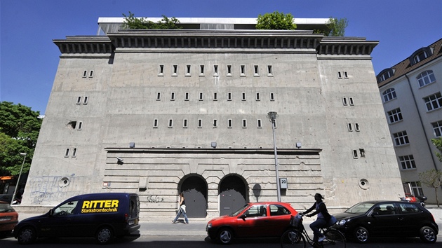 Nadzemní bunkr stojí v centru Berlína kousek od známého Friedrichstadtpalastu.