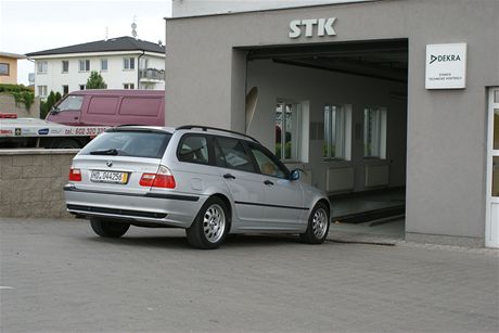 Po dovozu do eska mus auto projt prohldkou na STK.