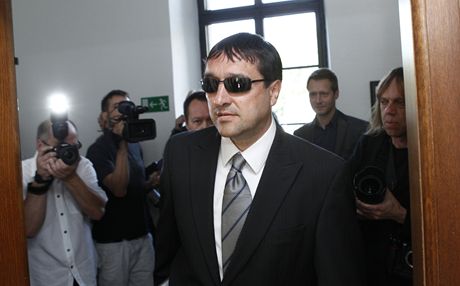 Ale Trpiovský u Krajského soudu v Praze (29. 5. 2012)