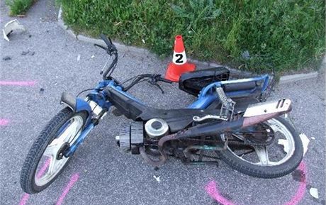 Tragické nehoda, pi ní zemela idika mopedu ve Rtyni v Podkrkonoí. (23.