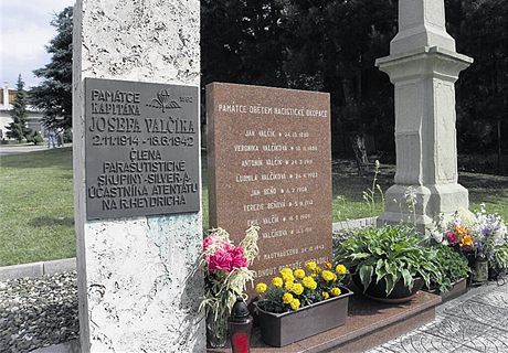Takto vypadá památník ve Smolin, odkud pocházel Josef Valík.   