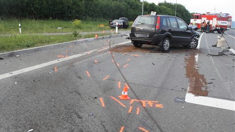 idika fordu nedala na nechvaln známé kiovatce pednost audi. Spolujezdec z