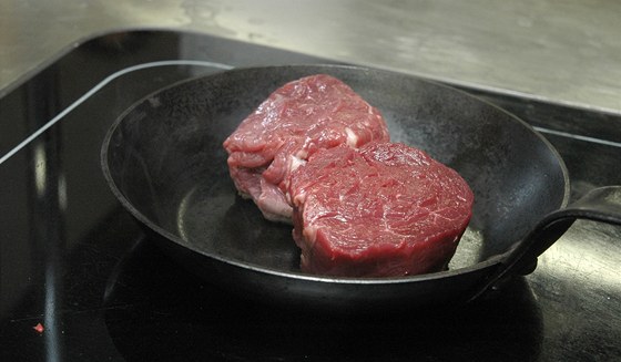 Na maso si vystačíte s pánví za tři stovky, teflon nechte na dietu - iDNES. cz