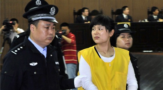 Wu Jingová na archivním snímku ped soudem ve mst in-chua (16. dubna 2009)