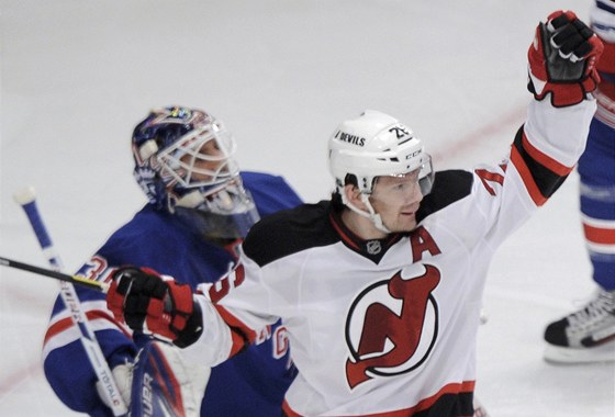 Patrik Eliá ml v NHL povedenou sezonu. Navzdory zranní, kvli nmu musel na operaci.