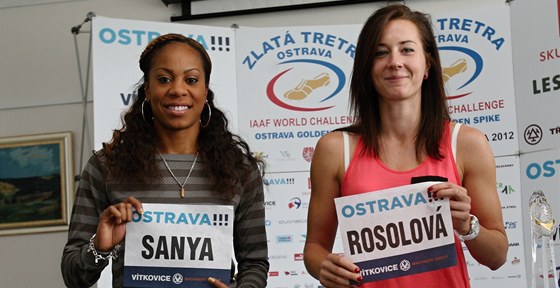 Sanya Richardsová - Rossová (vlevo) a Denisa Rosolová na tiskové konferenci v