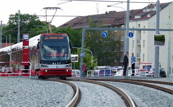 Tramvajová trať v Zenklově ulici v Praze 8