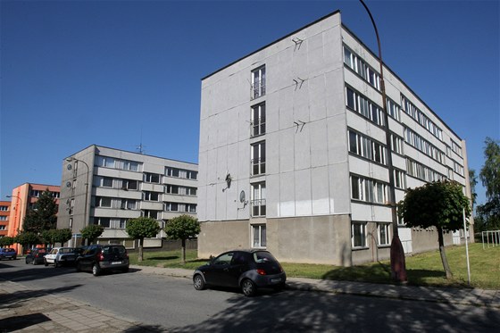 Obyvatelé pěti panelových domů ve Veselí nad Lužnicí řeší vleklé problémy s majiteli.