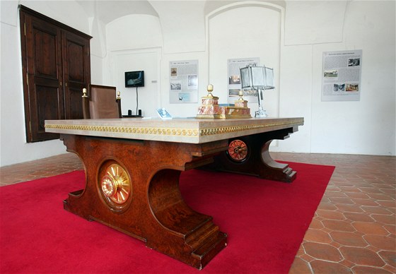 Výstava "Píbh stolu aneb odhalené souvislosti" na zámku v Beov nad Teplou