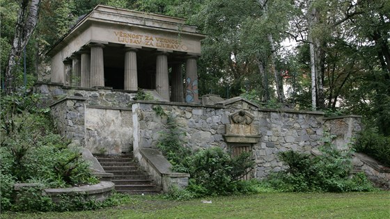 Jihoslovanské mauzoleum v olomouckých Bezruových sadech, ve kterém jsou