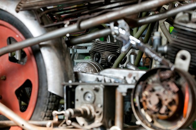 Nejúžasnější i nejdivnější motorky na světě slaví sto let. Čechie jedou Českem
