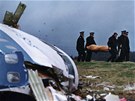 Brittí vyetovatelé prohledávají trosky zíceného letadla v Lockerbie (23....