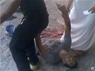 Obyvatelé  Húlá zachytili krveprolití na mobilní telefony (27. kvtna 2012)